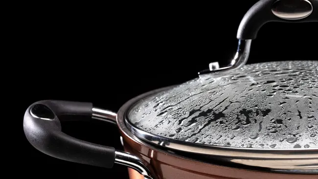 Стеклянные крышки снова как новые — дешёвый лайфхак, который всё решает