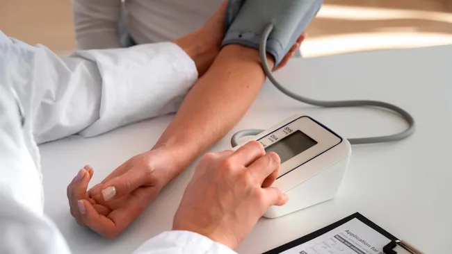 Нерегулярный режим сна увеличивает риск гипертонии на 71 процент 