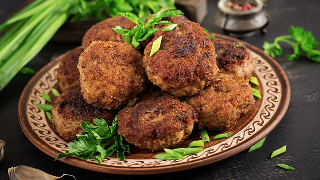 Котлеты тают во рту, а не превращаются в подошву — просто добавьте это в фарш 