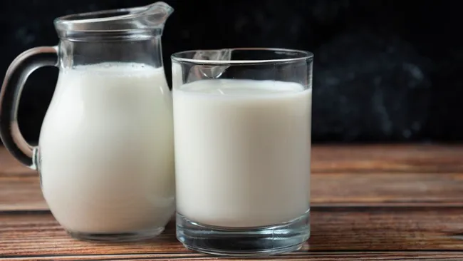 Жирное молоко защищает детей от набора веса 