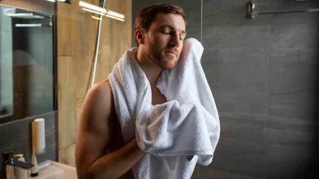 Daily Mail: душ в темноте помогает быстрее заснуть 