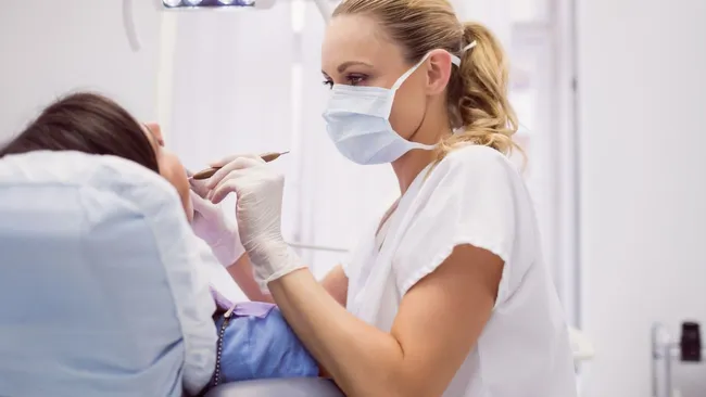 Стоматолог Пикилиди: лечение зубов может подорожать на треть