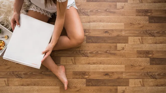 Тусклый линолеум? Верните блеск за 10 минут: копеечный раствор творит чудеса