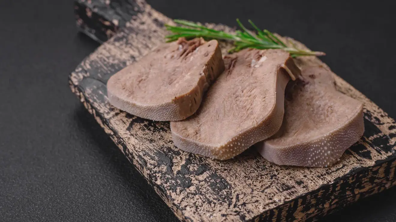 Как варить свиной язык и какие блюда из него можно приготовить: 6 отличных рецептов