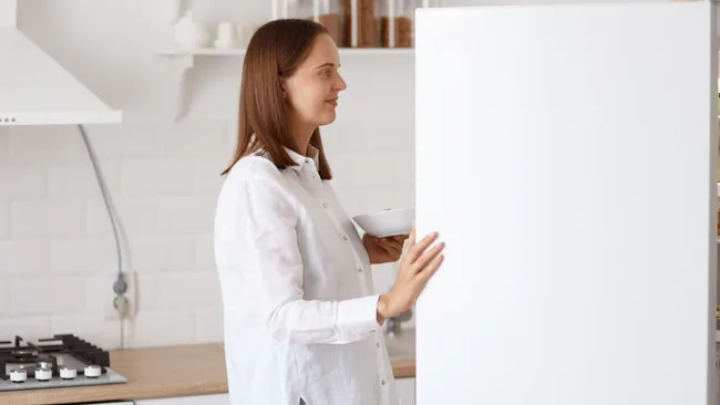 Овощи вянут, мясо течёт, молоко киснет — как организовать хранение в холодильнике