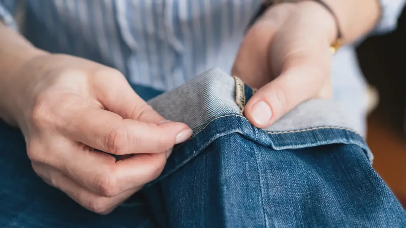 Чудеса штопки: как зашить дырки на джинсах