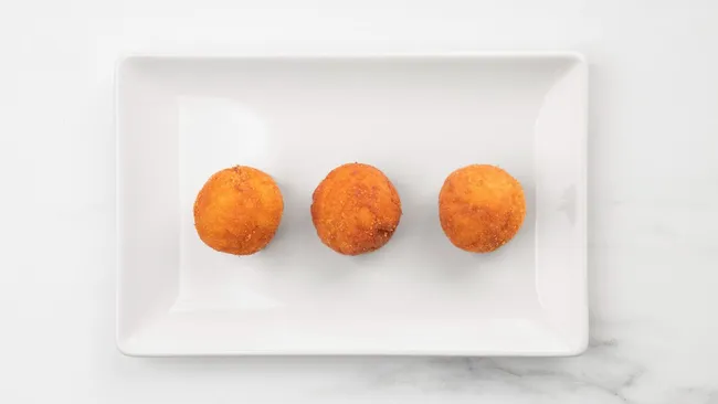 Быстрая закуска без танцев с бубном — готовим куриные шарики 