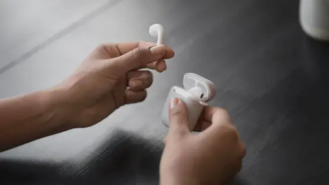 В следующих AirPods могут появиться камеры