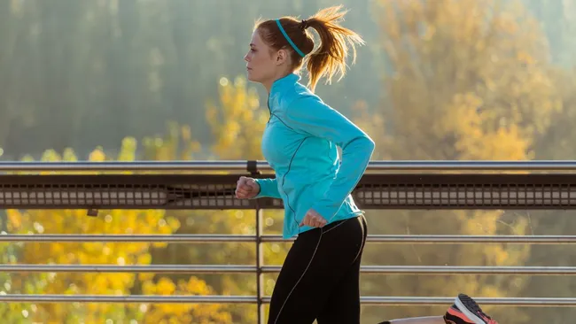  Недосып почти в два раза повышает риск травм во время пробежки