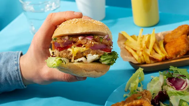 Ультрапереработанная еда усиливает агрессию и тревожность у детей