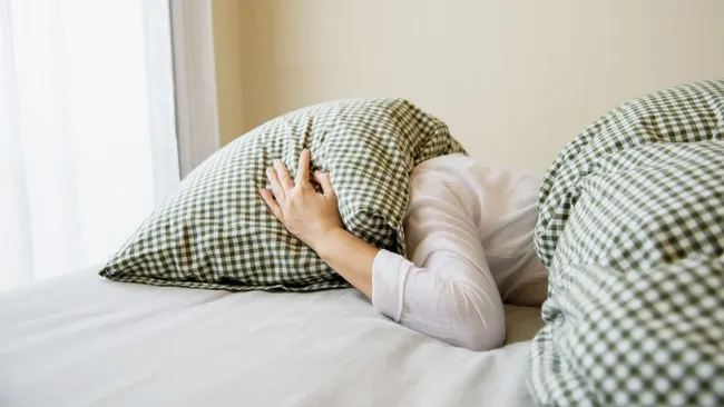 Бессонница и повышенное потоотделение могут быть признаками рака