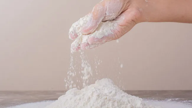 Вредители исчезнут и почва станет лучше — зачем в огороде нужна доломитовая мука