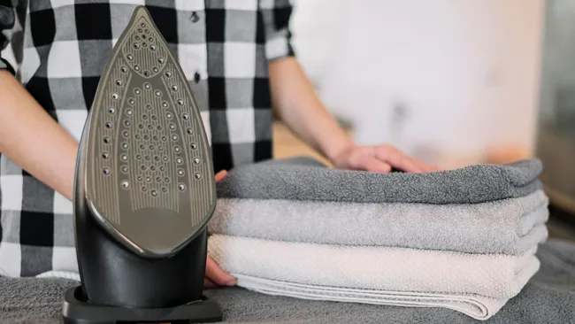 Блестит как новый — как спасти пригоревший утюг за 5 минут без химии и трат