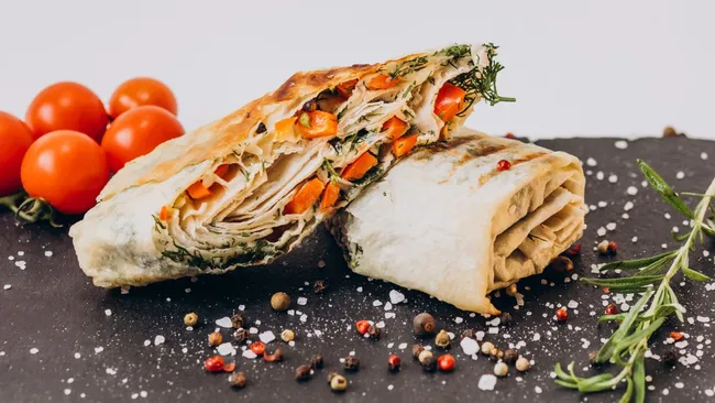 Гастроэнтеролог Пехотина: соус для шаурмы лучше готовить из йогурта 