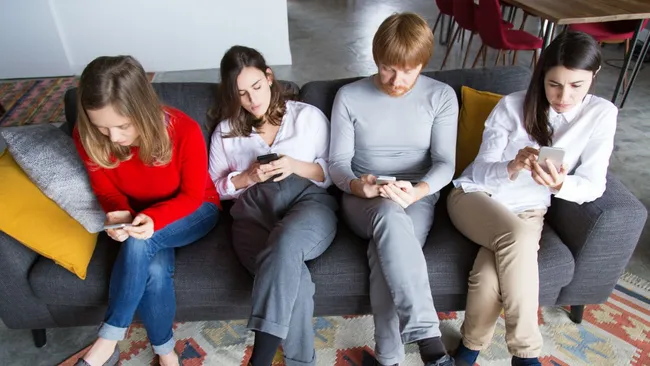 Ограничение социальных сетей до часа в сутки снижает чувство одиночества 