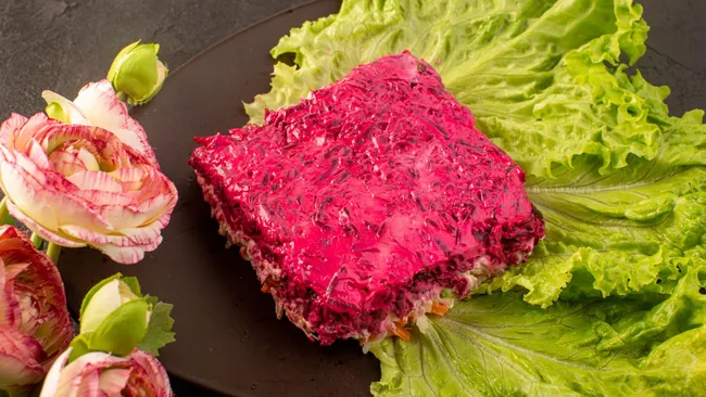 Селедка под шубой, которая тает во рту — какие нюансы нужно учитывать 