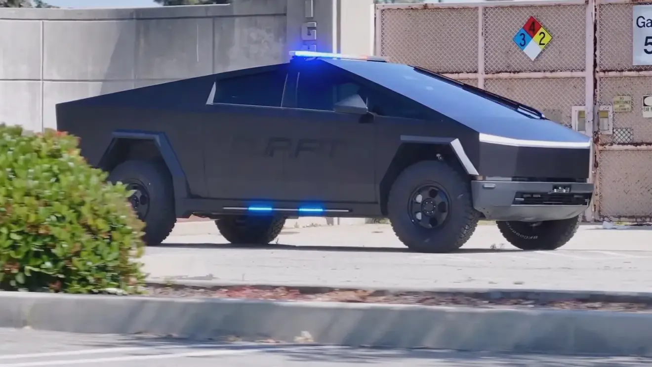 Tesla показала первый в мире бронированный автомобиль для полицейских