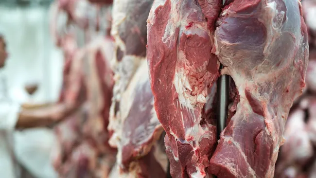 Говядину и баранину не стоит хранить в морозилке дольше одного года