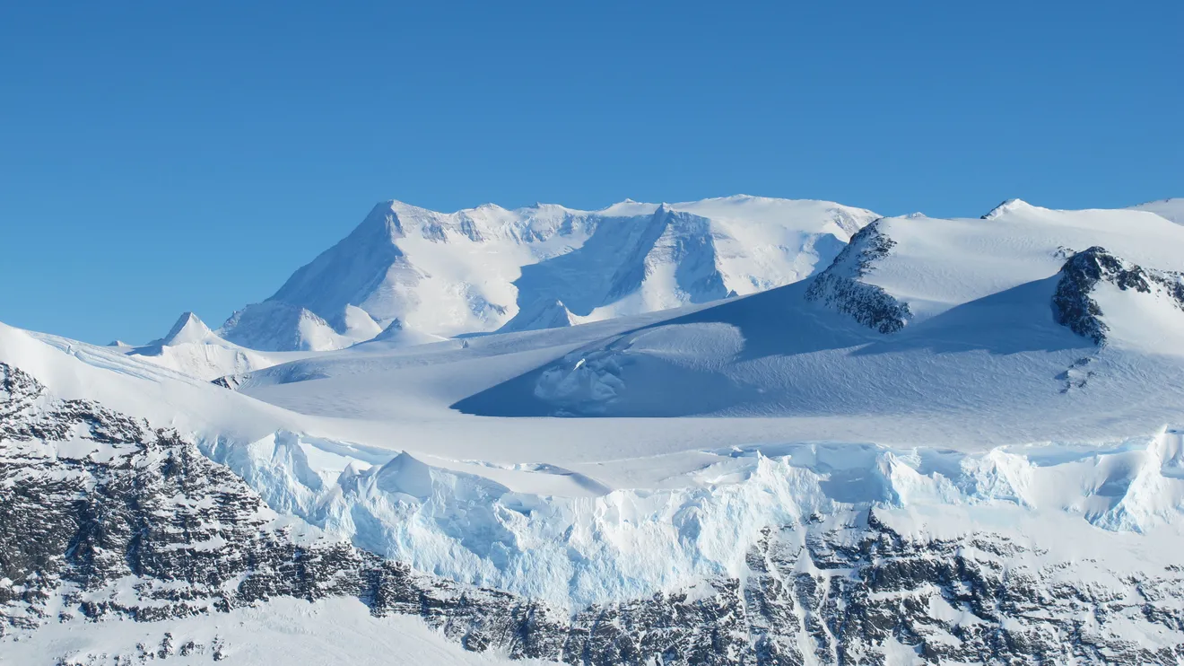 By NASA / James Yungel - Flickr: Ellsworth Range, CC BY 2.0, https://commons.wikimedia.org/w/index.php?curid=22562821