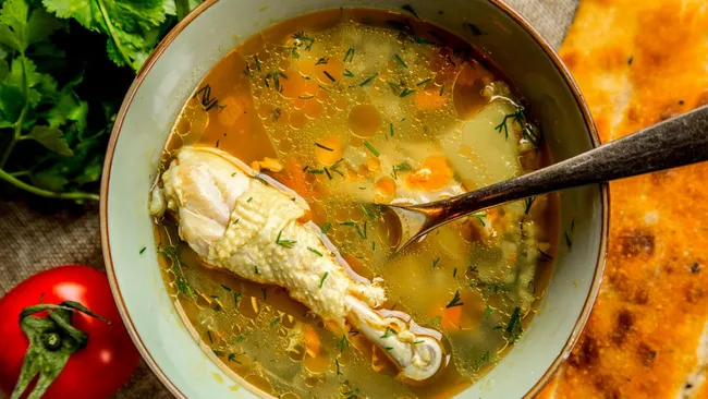 Врач Сайно: куриный бульон действительно полезен для иммунитета 