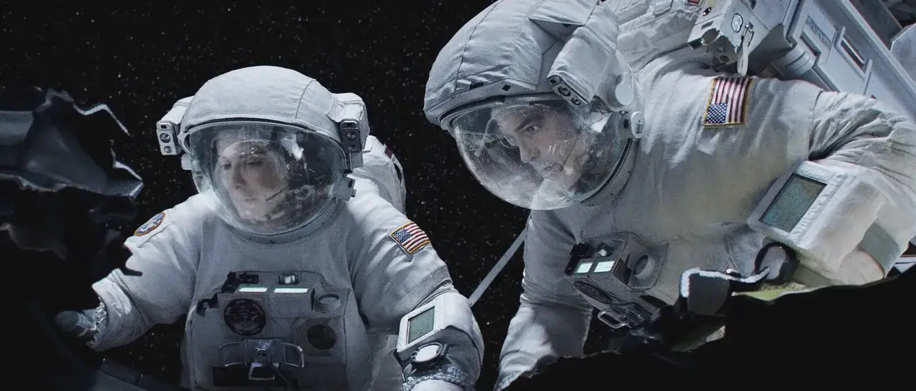 Кадры из фильма "Гравитация", 2013