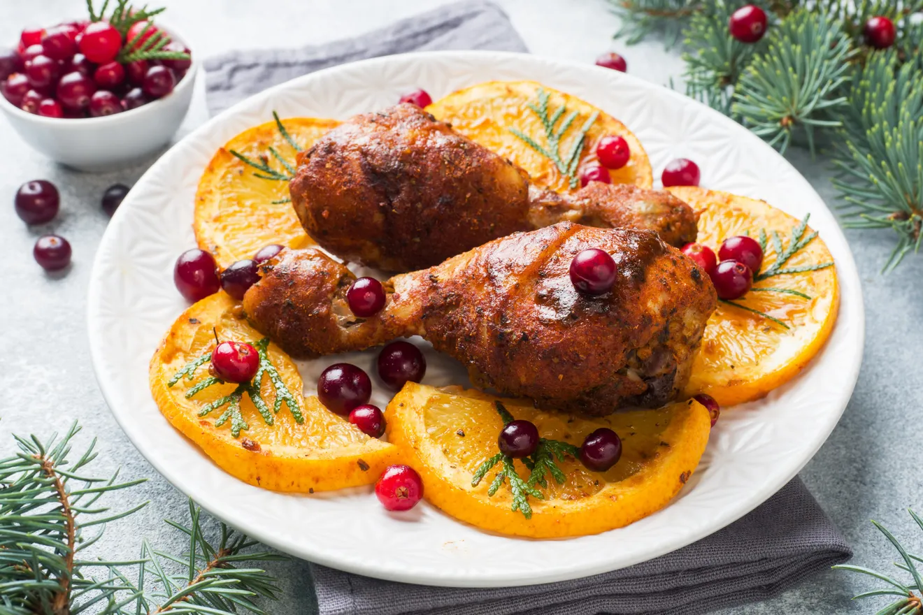 Бёдрышки, запечённые с мёдом, клюквой и апельсином