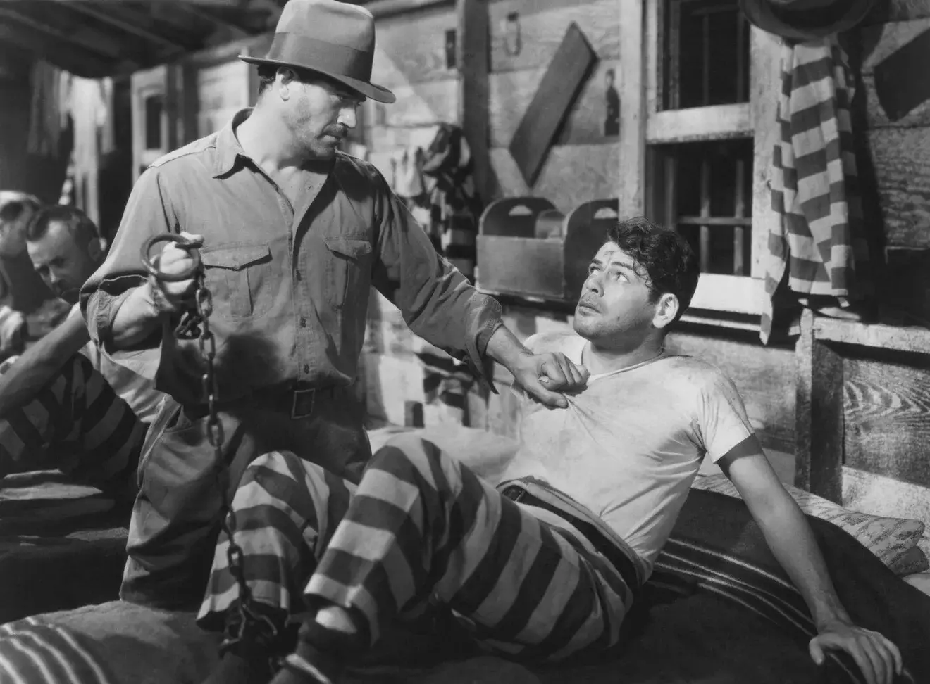 Кадры из фильма "Я — беглый каторжник", 1932