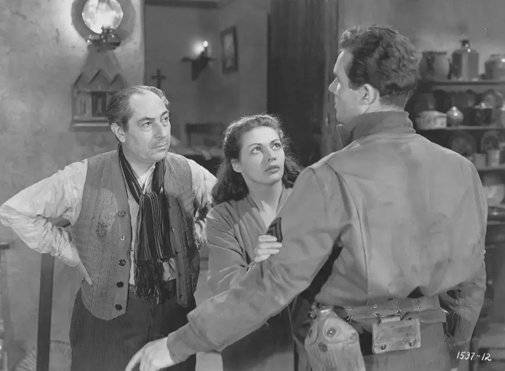 Кадры из фильма "Грубая сила", 1947